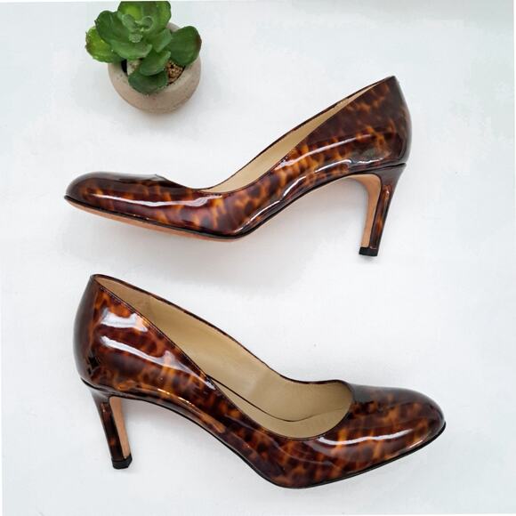 Chic Tortoiseshell Heels - Picture 3 of 11